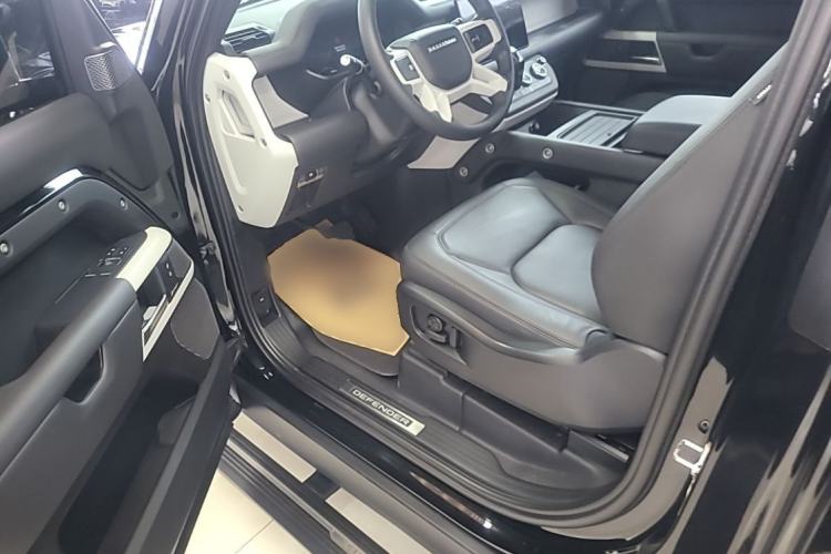Used Land Rover Defender 2023 Facelift 90 3.0T P400 XS Left Front Seat