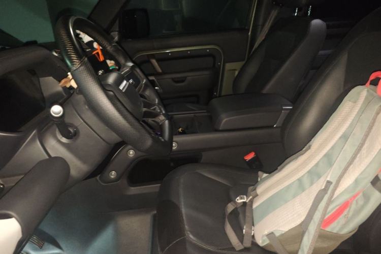 Used Land Rover Defender 2023 90 2.0T P300 X-DYNAMIC HSE Left Front Seat