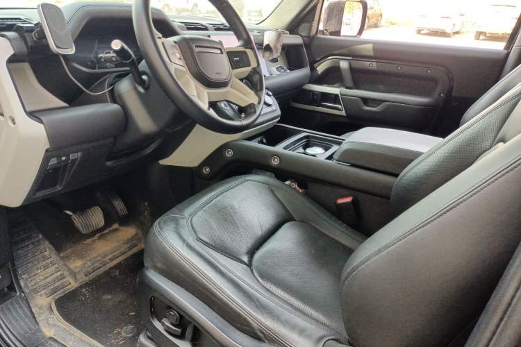Used Land Rover Defender 2023 Facelift 90 3.0T P400 XS Left Front Seat
