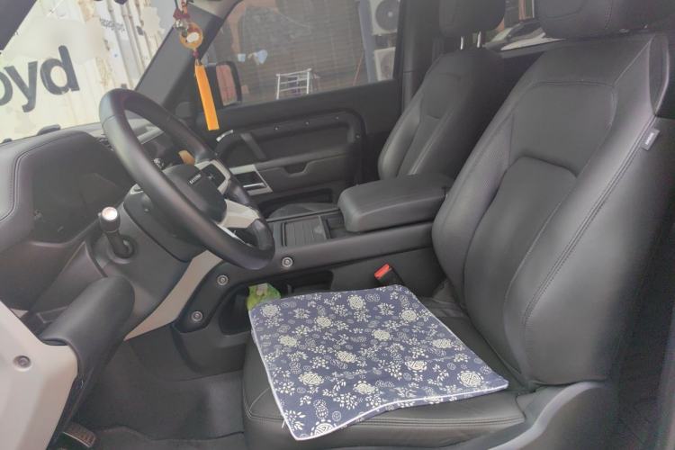 Used Land Rover Defender 2023 Revised Version 90 3.0T P400 Dark Edition Left Front Seat