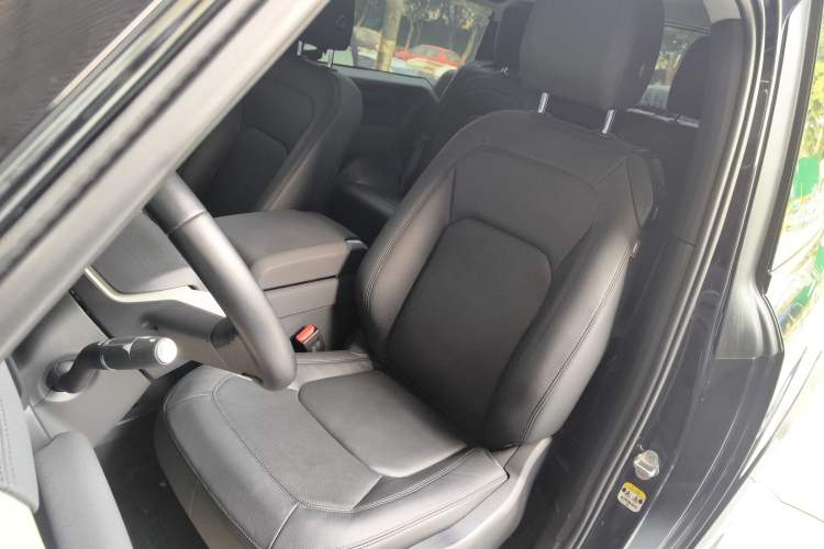 Used Land Rover Defender 2023 90 3.0T P400 XS Left Front Seat
