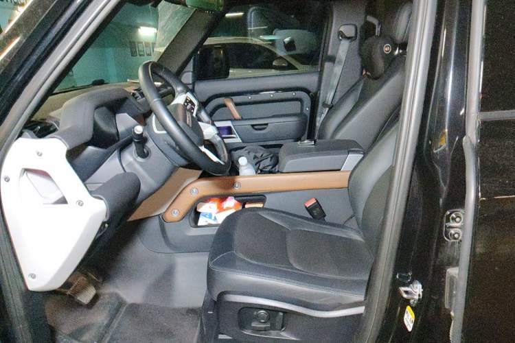 Used Land Rover Defender 2023 Facelift 110 3.0T P400 X-DYNAMIC HSE Left Front Seat