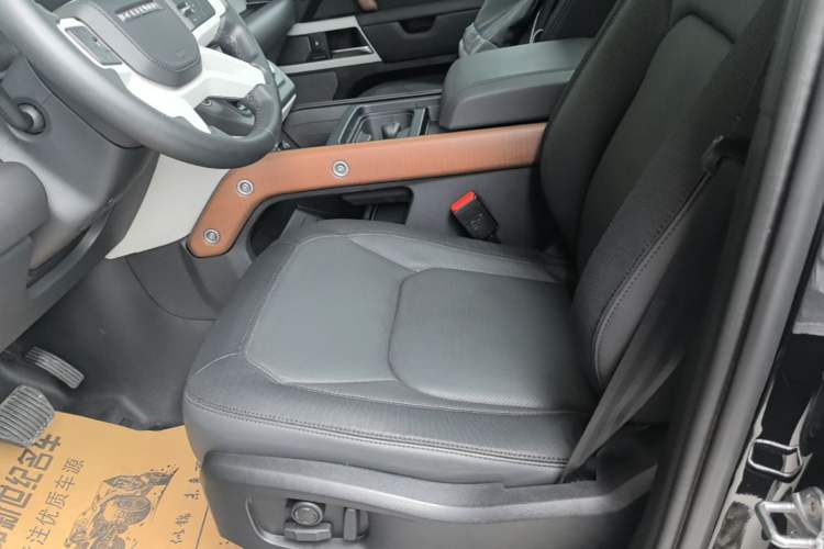 Used Land Rover Defender 2023 110 3.0T P400 X-DYNAMIC HSE Left Front Seat