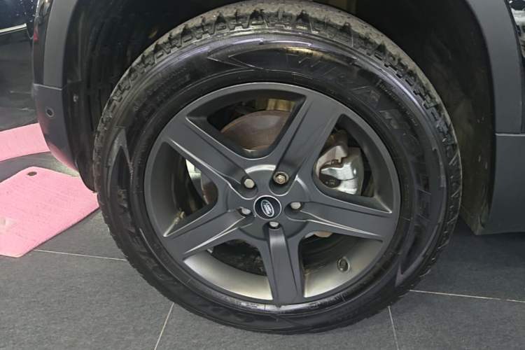 Used Land Rover Defender 2023 Facelift 90 2.0T P300 SE Left Front Wheel Hub