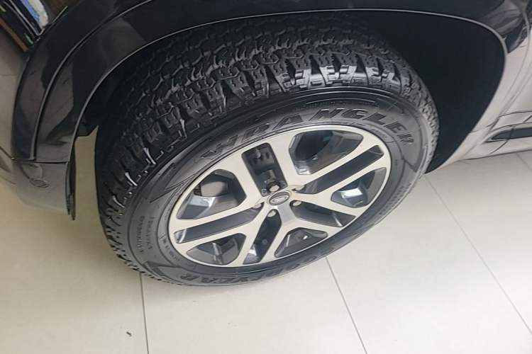 Used Land Rover Defender 2023 Facelift 110 3.0T P400 Dark Edition Left Front Wheel Hub