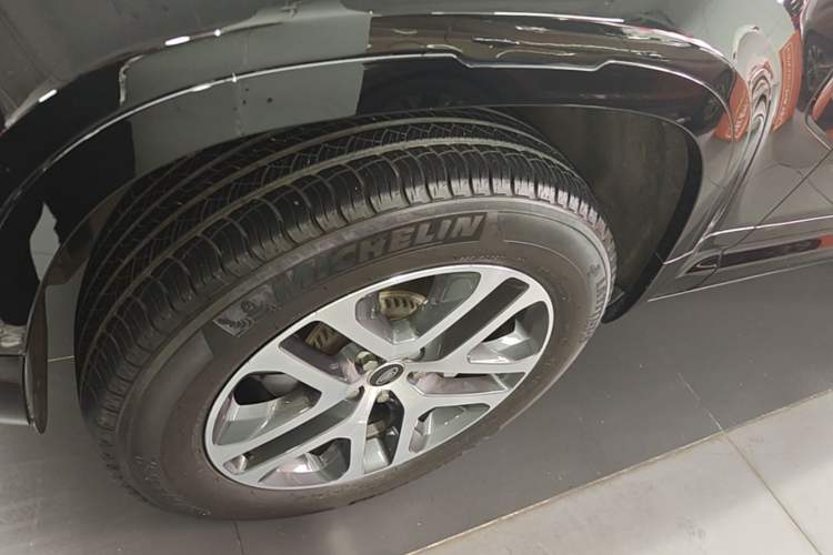 Used Land Rover Defender 2023 Facelift 90 3.0T P400 XS Left Front Wheel Hub