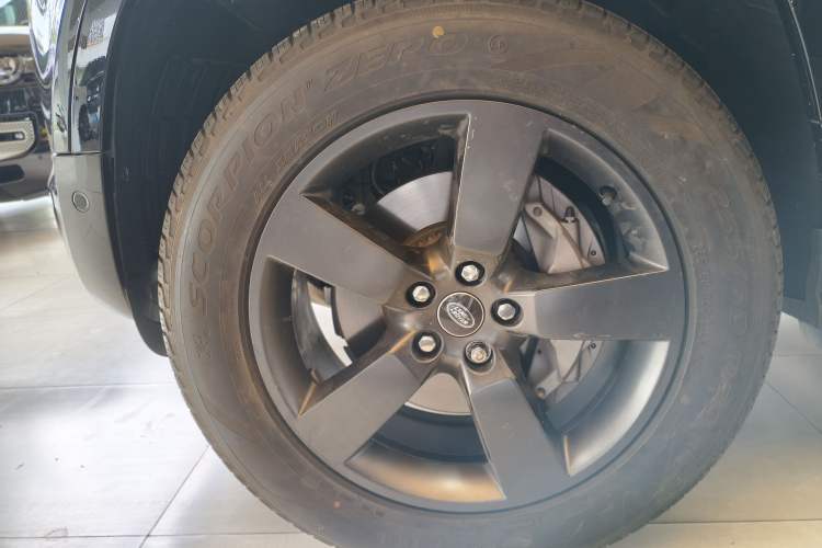 Used Land Rover Defender 2023 Facelift 90 3.0T P400 XS Left Front Wheel Hub