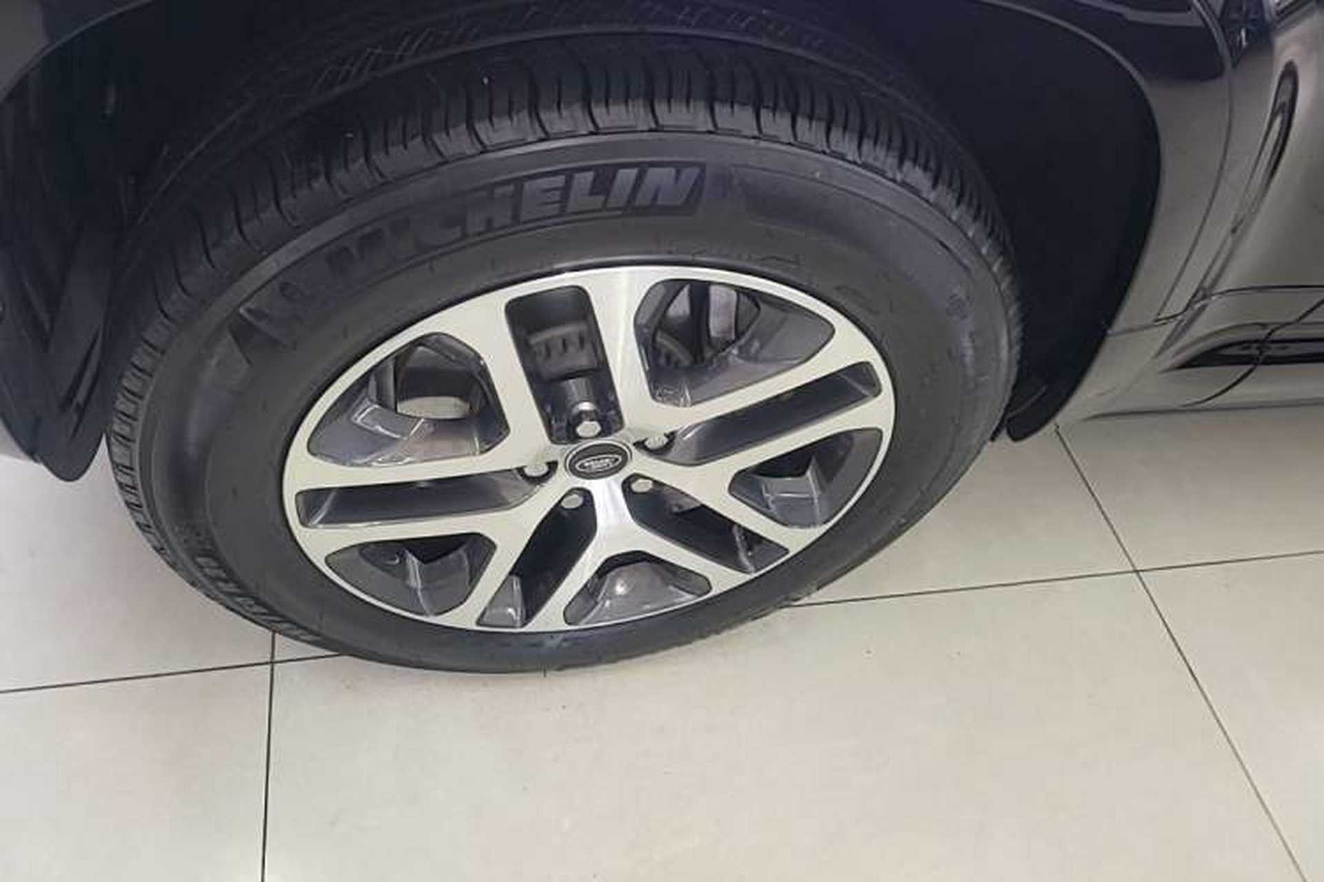 Used Land Rover Defender 2023 Facelift 90 3.0T P400 XS Left Front Wheel Hub