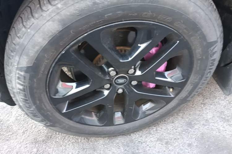 Used Land Rover Defender 2023 90 3.0T P400 XS Left Front Wheel Hub