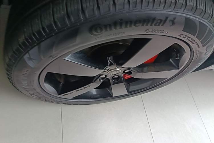 Used Land Rover Defender 2023 Facelift 90 3.0T P400 XS Left Front Wheel Hub