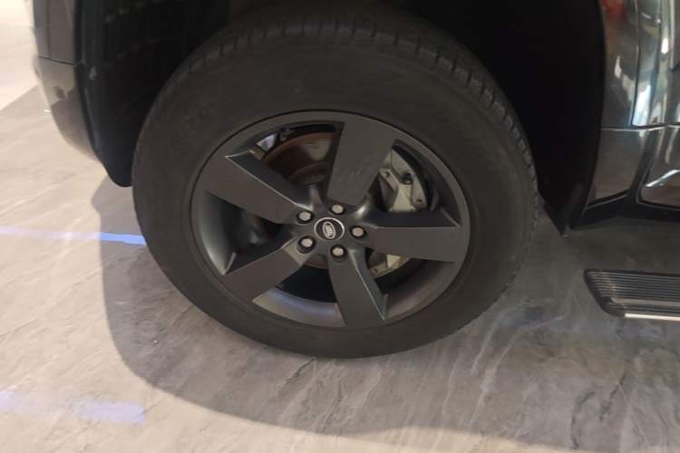 Used Land Rover Defender 2023 Facelift 110 3.0T P400 X-DYNAMIC HSE Left Front Wheel Hub