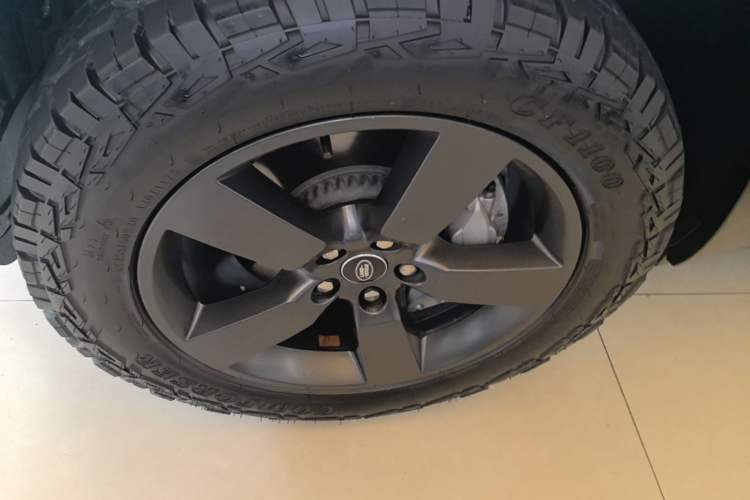 Used Land Rover Defender 2023 110 3.0T P400 X-DYNAMIC HSE Left Front Wheel Hub