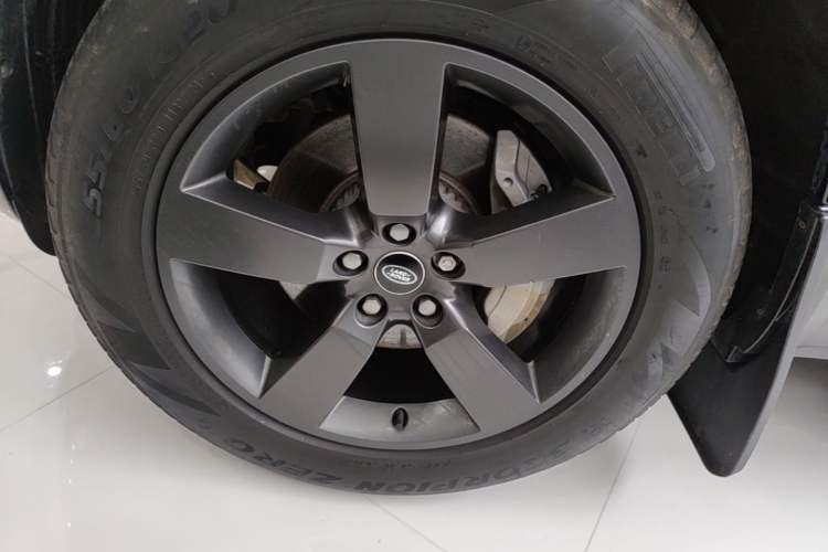 Used Land Rover Defender 2023 Facelift 110 3.0T P400 X-DYNAMIC HSE Left Front Wheel Hub