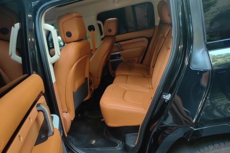 Used Land Rover Defender 2023 Facelift 110 3.0T P400 X-DYNAMIC HSE Left Rear Seat