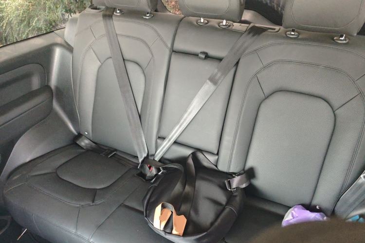 Used Land Rover Defender 2023 Facelift 90 3.0T P400 XS Left Rear Seat