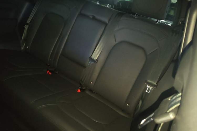 Used Land Rover Defender 2023 Facelift 90 2.0T P300 SE Left Rear Seat