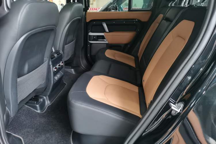 Used Land Rover Defender 2023 Facelift 110 3.0T P400 X-DYNAMIC HSE Left Rear Seat