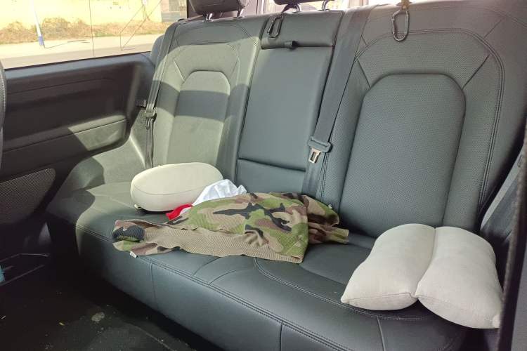 Used Land Rover Defender 2023 Facelift 90 3.0T P400 XS Left Rear Seat