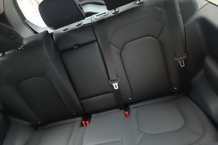 Used Land Rover Defender 2023 Facelift 90 3.0T P400 XS Left Rear Seat