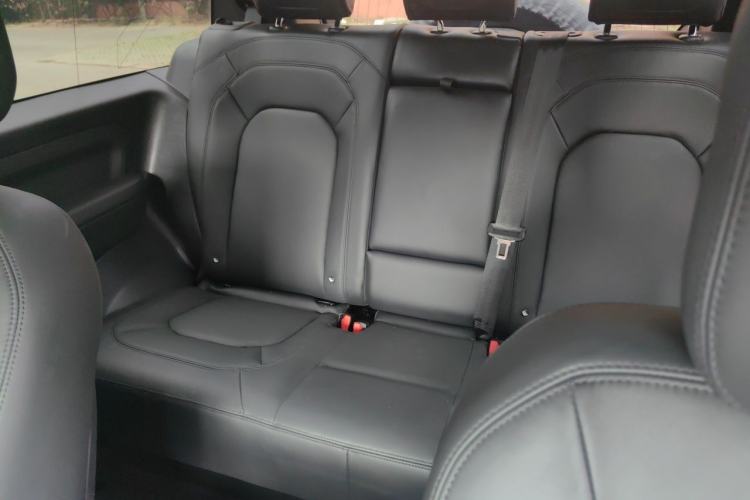 Used Land Rover Defender 2023 Revised Version 90 3.0T P400 Dark Edition Left Rear Seat