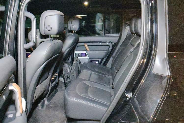 Used Land Rover Defender 2023 Facelift 110 3.0T P400 X-DYNAMIC HSE Left Rear Seat