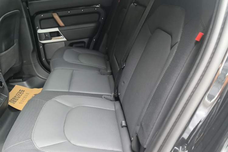 Used Land Rover Defender 2023 110 3.0T P400 X-DYNAMIC HSE Left Rear Seat