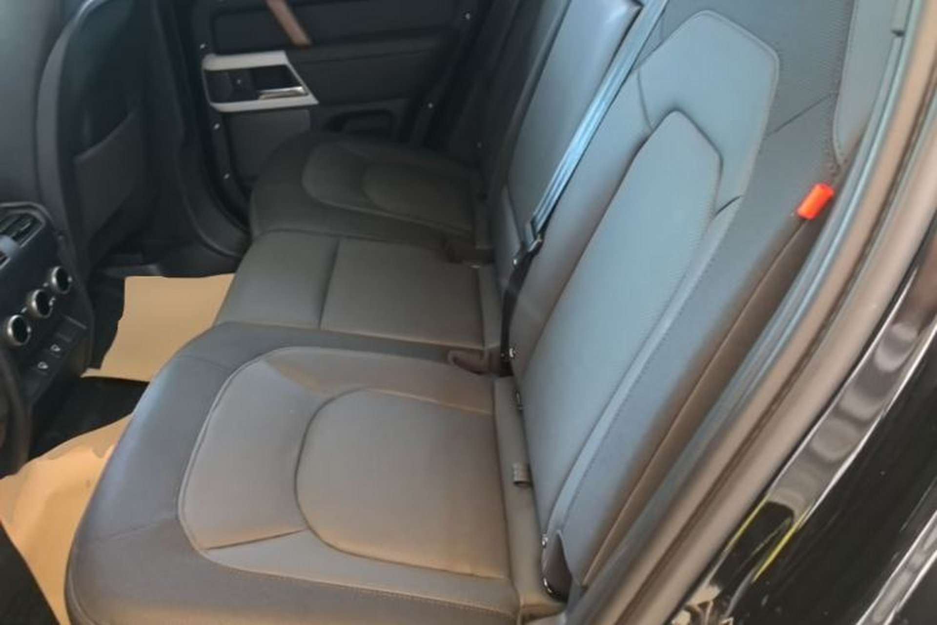 Used Land Rover Defender 2023 110 3.0T P400 X-DYNAMIC HSE Left Rear Seat