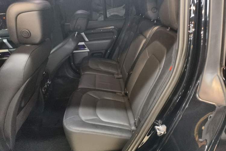 Used Land Rover Defender 2023 Facelift 110 3.0T P400 X-DYNAMIC HSE Left Rear Seat