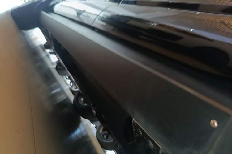 Used Land Rover Defender 2023 110 3.0T P400 X-DYNAMIC HSE Left Side Sill