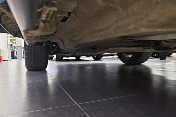 Used Land Rover Defender 2023 Facelift 90 2.0T P300 SE Left Side Sill
