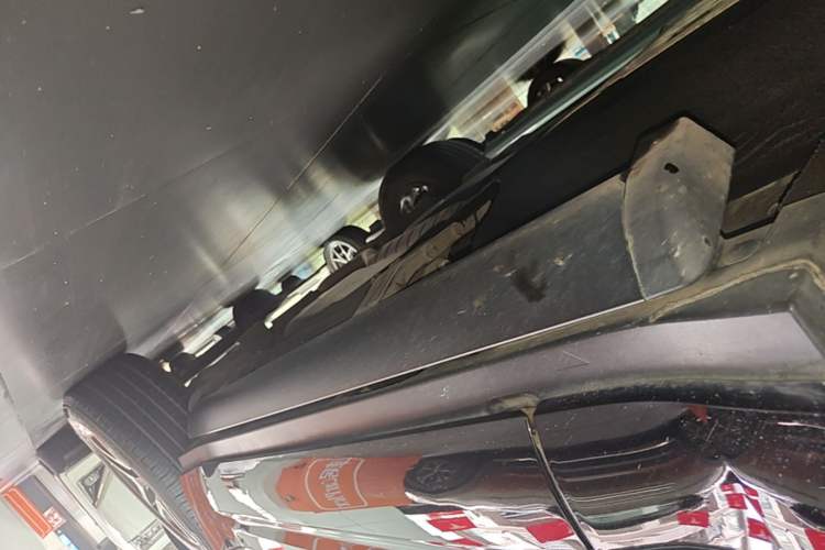 Used Land Rover Defender 2023 Facelift 90 3.0T P400 XS Left Side Sill