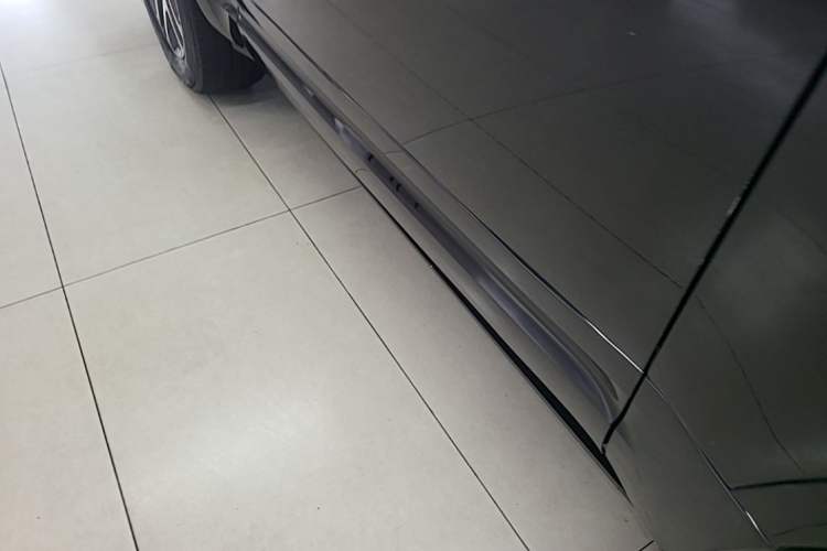 Used Land Rover Defender 2023 Facelift 90 3.0T P400 XS Left Side Sill