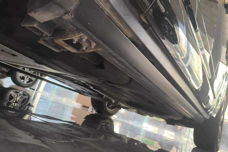 Used Land Rover Defender 2023 Facelift 110 3.0T P400 X-DYNAMIC HSE Left Side Sill