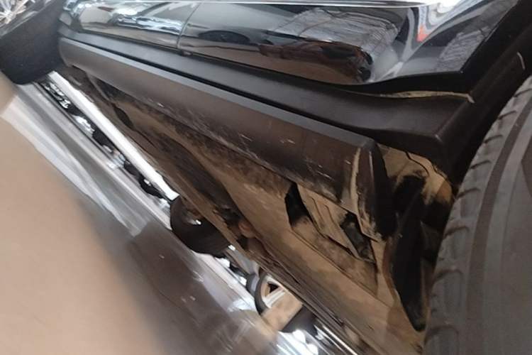 Used Land Rover Defender 2023 Facelift 110 3.0T P400 X-DYNAMIC HSE Left Side Sill