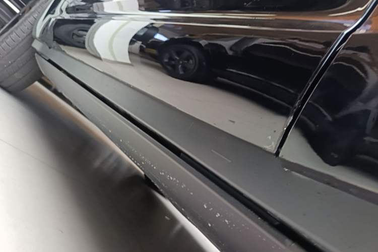 Used Land Rover Defender 2023 Facelift 90 3.0T P400 XS Left Side Sill
