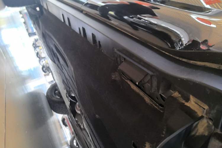 Used Land Rover Defender 2023 110 3.0T P400 X-DYNAMIC HSE Left Side Sill