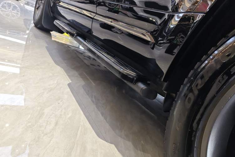 Used Land Rover Defender 2023 Facelift 110 3.0T P400 X-DYNAMIC HSE Left Side Sill