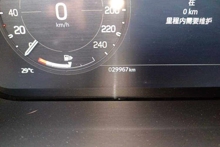 Used Land Rover Defender 2023 90 3.0T P400 XS Odometer Close Up