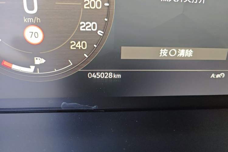 Used Land Rover Defender 2023 130 3.0T P400 HSE Odometer Close Up