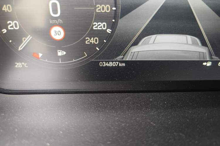 Used Land Rover Defender 2023 110 3.0T P400 Dark Edition Odometer Close Up