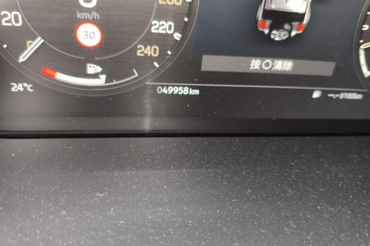 Used Land Rover Defender 2023 110 3.0T P400 Dark Edition Odometer Close Up