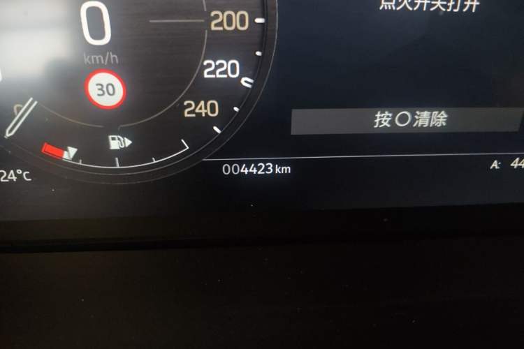 Used Land Rover Defender 2023 110 3.0T P400 X-DYNAMIC HSE Odometer Close Up