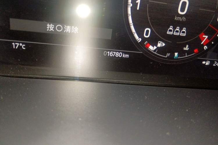 Used Land Rover Defender 2023 Facelift 110 3.0T P400 X-DYNAMIC HSE Odometer Close Up