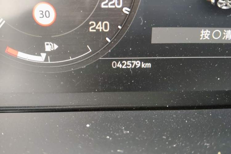 Used Land Rover Defender 2023 Facelift 110 3.0T P400 X Odometer Close Up