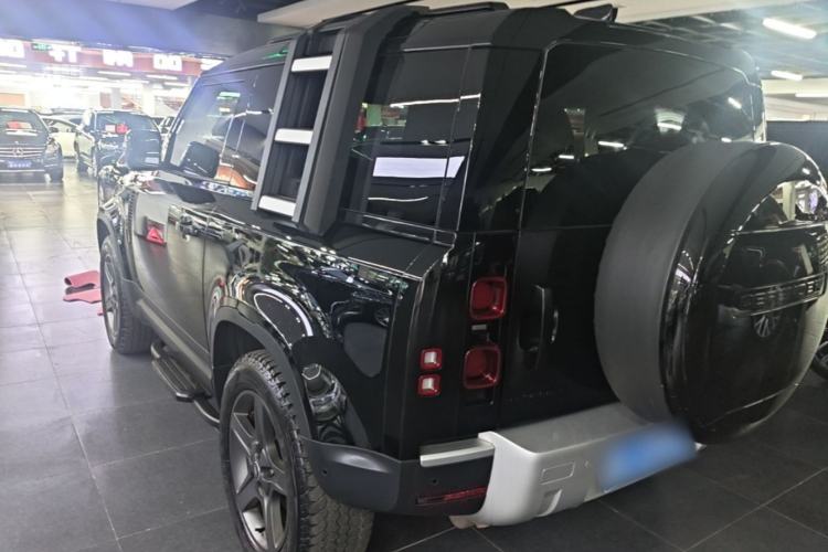 Used Land Rover Defender 2023 Facelift 90 2.0T P300 SE Rear Left 45 Deg