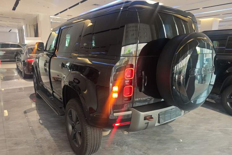 Used Land Rover Defender 2023 Facelift 110 3.0T P400 X-DYNAMIC HSE Rear Left 45 Deg