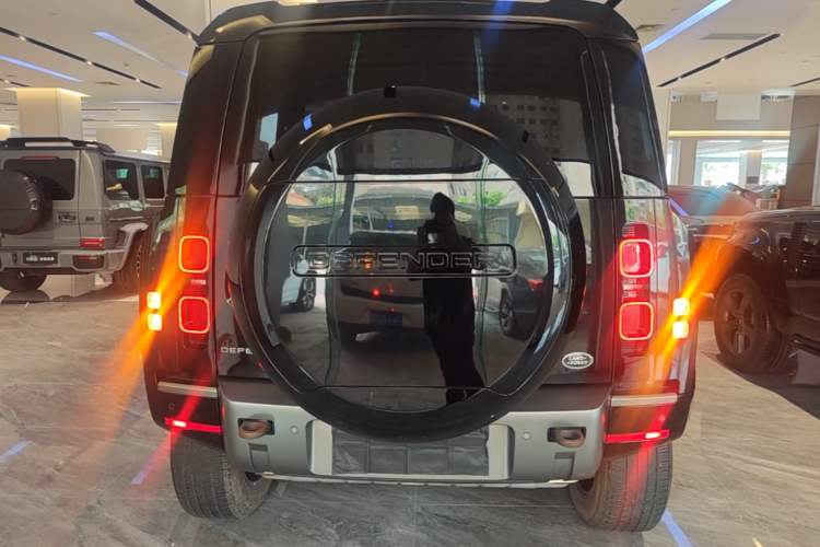 Used Land Rover Defender 2023 Facelift 110 3.0T P400 X-DYNAMIC HSE Rear
