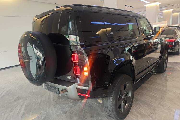 Used Land Rover Defender 2023 Facelift 110 3.0T P400 X-DYNAMIC HSE Rear Right 45 Deg