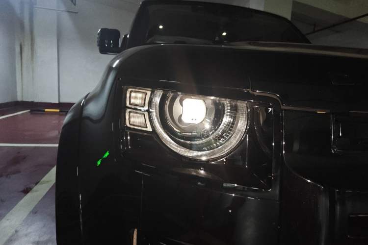 Used Land Rover Defender 2023 90 3.0T P400 Dark Edition Right Front Headlight