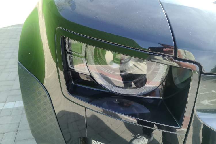 Used Land Rover Defender 2023 110 3.0T P400 Dark Edition Right Front Headlight